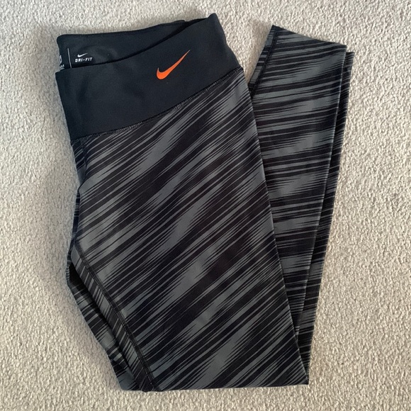 Nike NFL Team Apparel Browns Low Rise Workout Dri-Fit Leggings - Picture 1 of 6